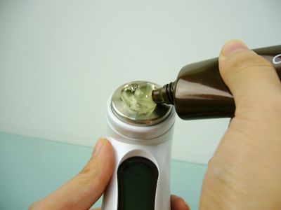 専用ジェルをつける